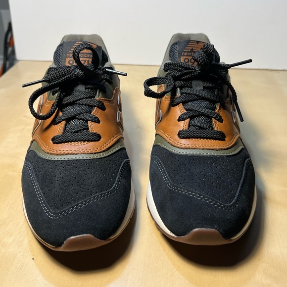 SOLD!! New Balance (brand new) - Picture 2 of 4